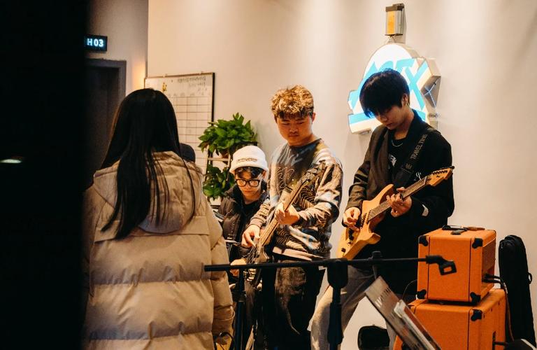 在今天结束的PCS春季赛决赛中，PSG三比零横扫FAK夺得冠军 打野选手Junjia荣膺FMVP，带领PSG锁定MSI！