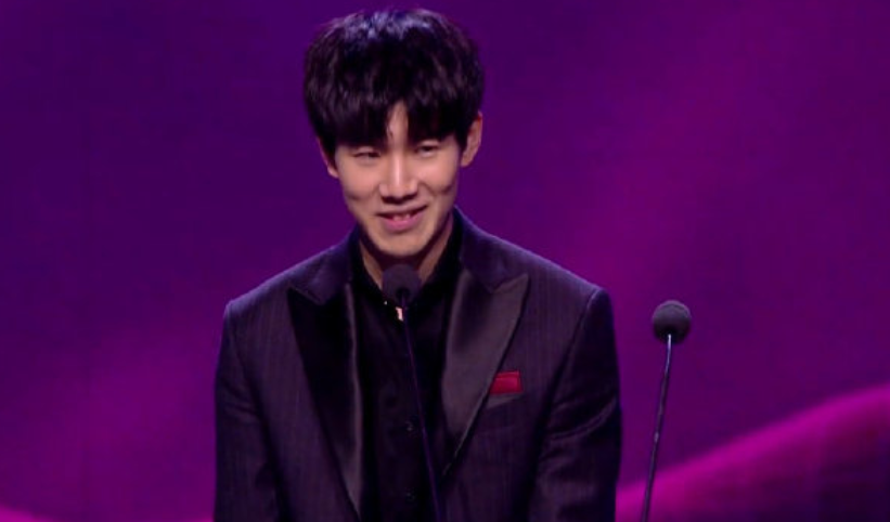 RNG官博分享赛后返图：来点候场花絮图看看