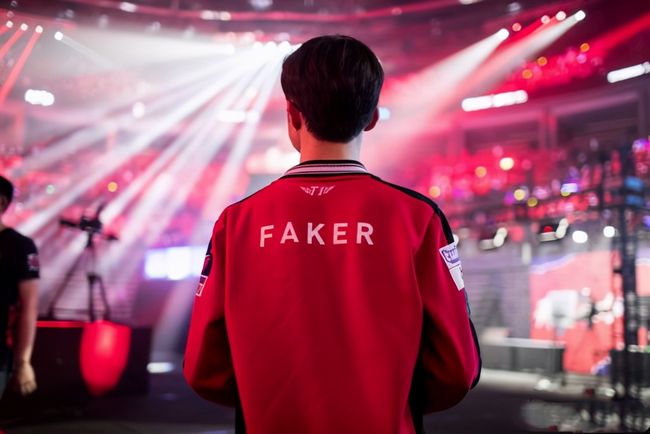 fear ： ＂在天赋方面， Jambo 绝对是前三名的AWP＂