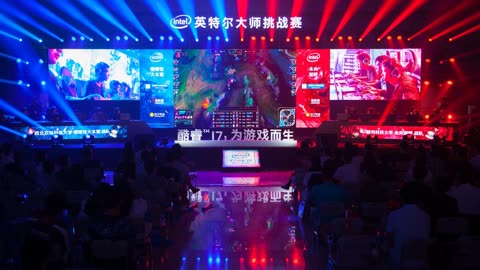 LNG Esports 模仿职业选手 knight 和 Alola 努力学习。 Bilibili Gaming 在第一场比赛中击败了 LNG Esports 。